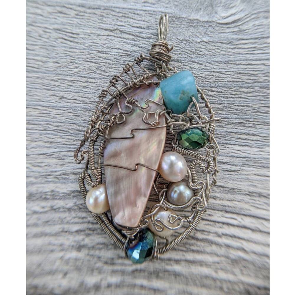 Hand-made wire-wrap shell and pearl ocean them pendant